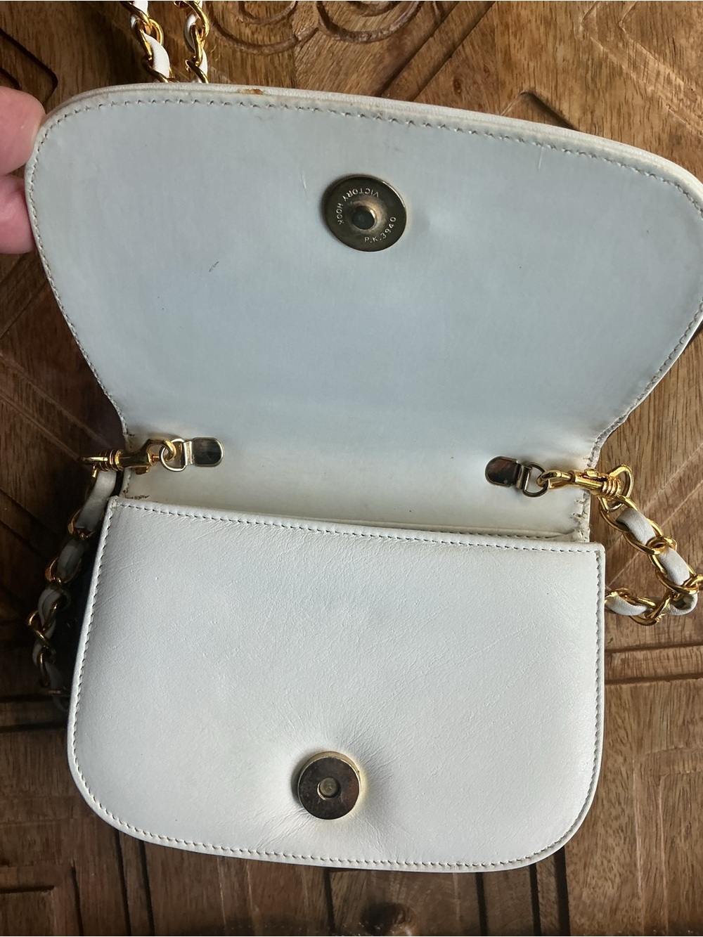 1990’s vintage white leather Chanel wallet on chain - Picture 4 of 5